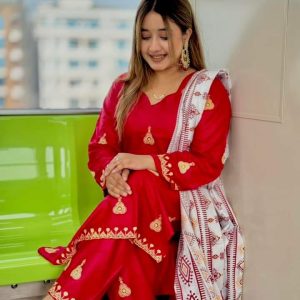 পাকিস্তানি ডিজাইনের থ্রি- পিস কুর্তি কালেকশন