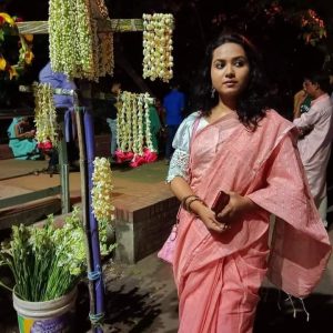 স্টাইলিশ চুমকি শাড়ি