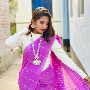 স্টাইলিশ চুমকি শাড়ি