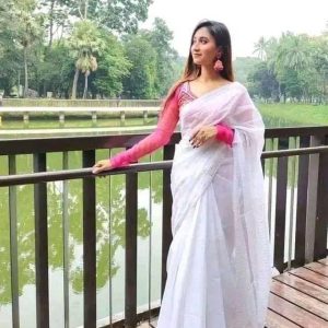স্টাইলিশ চুমকি শাড়ি