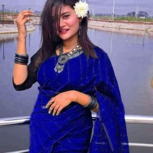 স্টাইলিশ চুমকি শাড়ি