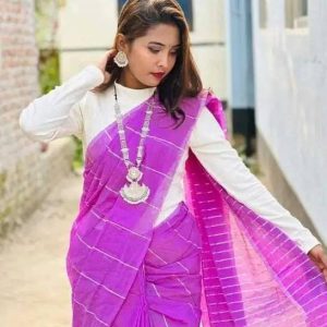 স্টাইলিশ চুমকি শাড়ি